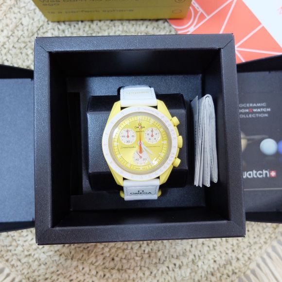 Omega x Swatch Bioceramic Moonswatch Mission to the Sun - Picture 2 of 13